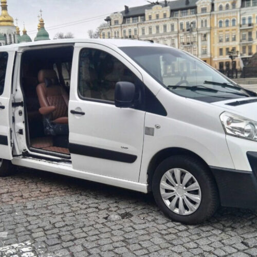 Citroen Jumpy rent a car pirel